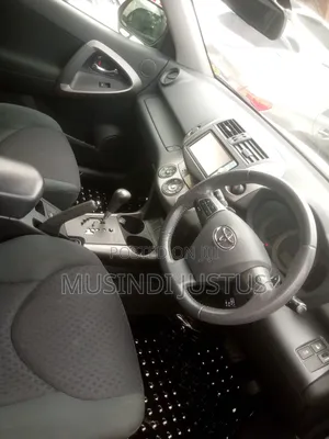 Toyota Vanguard 2011 White