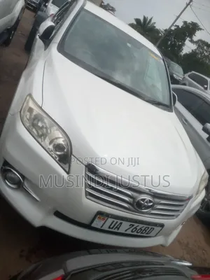 Toyota Vanguard 2011 White