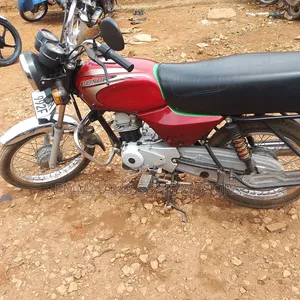 Bajaj Boxer 100 2025 Red