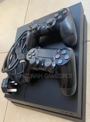 Playstation 4, 500gb Standard Model. 15 Games And 2 Controllers.