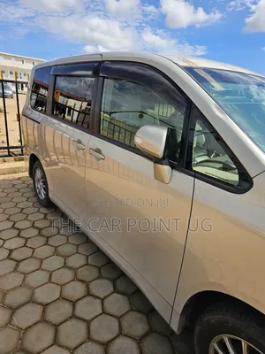 Toyota Noah 2010 Gold