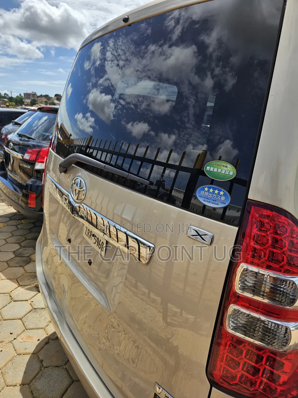 Toyota Noah 2010 Gold