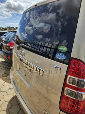 Toyota Noah 2010 Gold