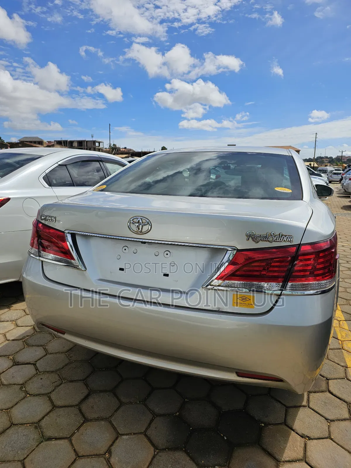 Toyota Crown 2015 Gold