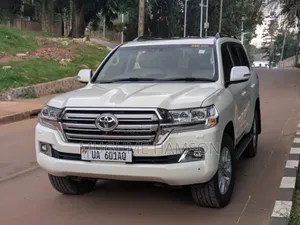 Toyota Land Cruiser 4.5 V8 GXR 2018 White