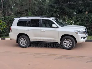 Toyota Land Cruiser 4.5 V8 GXR 2018 White