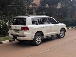 Toyota Land Cruiser 4.5 V8 GXR 2018 White
