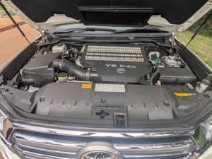 Toyota Land Cruiser 4.5 V8 GXR 2018 White