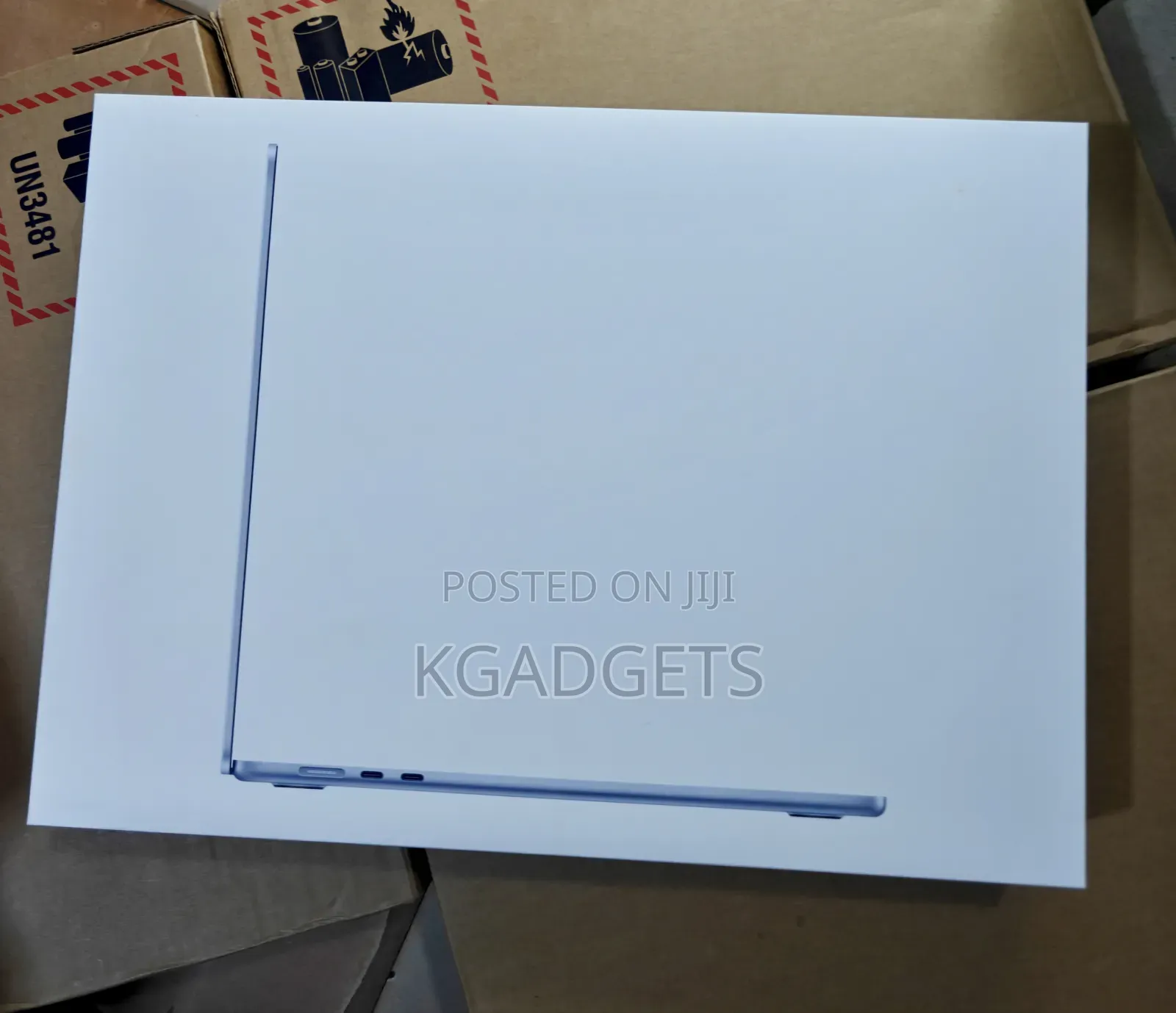New Laptop Apple MacBook Air 2025 M4 13-inch 16GB Apple M4 SSD 512GB
