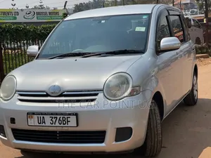 Toyota Sienta 1.5 FWD 2012 Silver