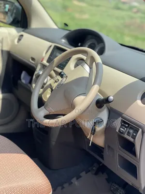 Toyota Sienta 1.5 FWD 2012 Silver