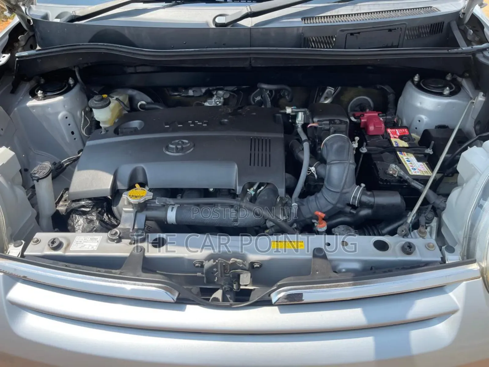 Toyota Sienta 1.5 FWD 2012 Silver