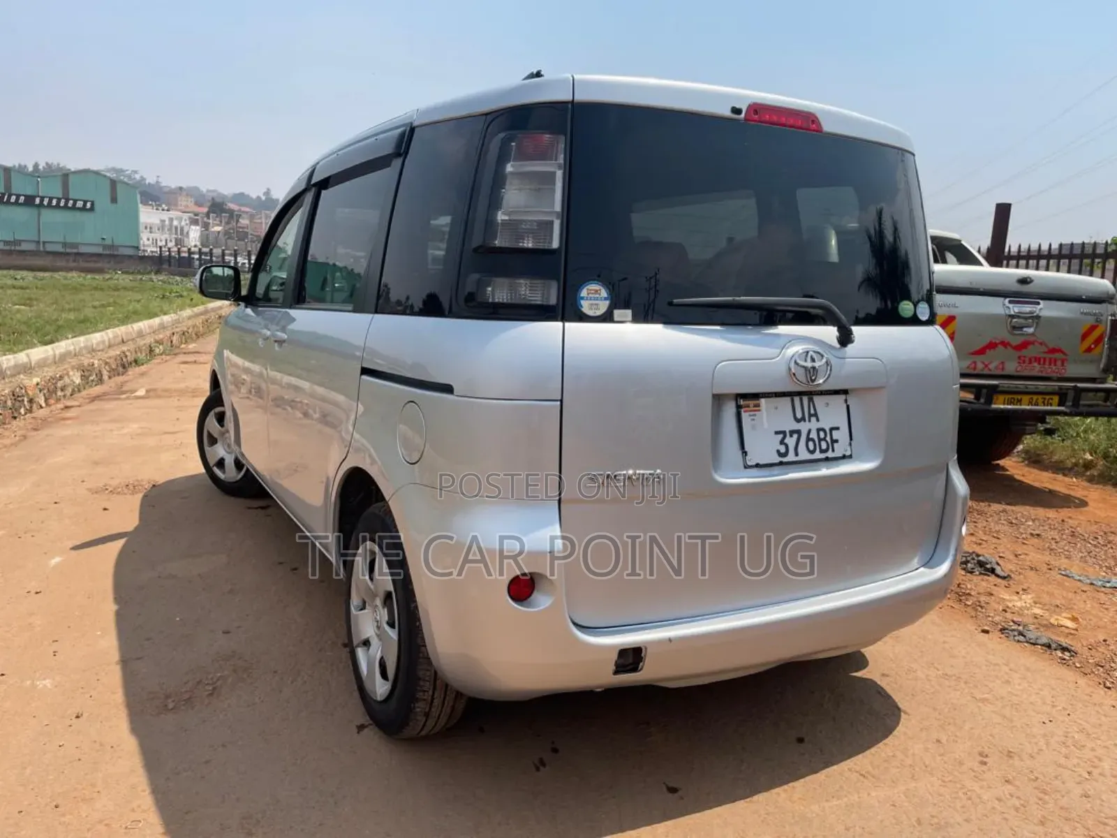 Toyota Sienta 1.5 FWD 2012 Silver