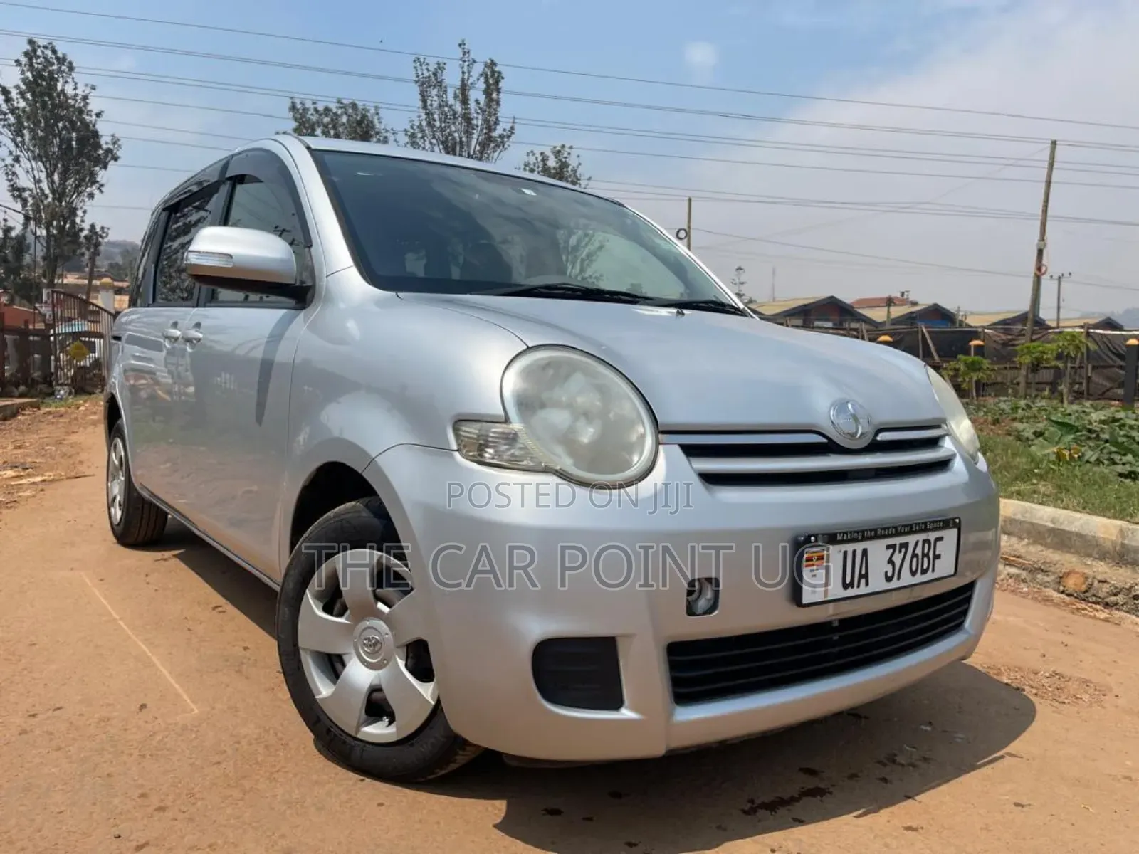 Toyota Sienta 1.5 FWD 2012 Silver
