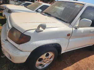 Mitsubishi Pajero IO 2000 Pearl