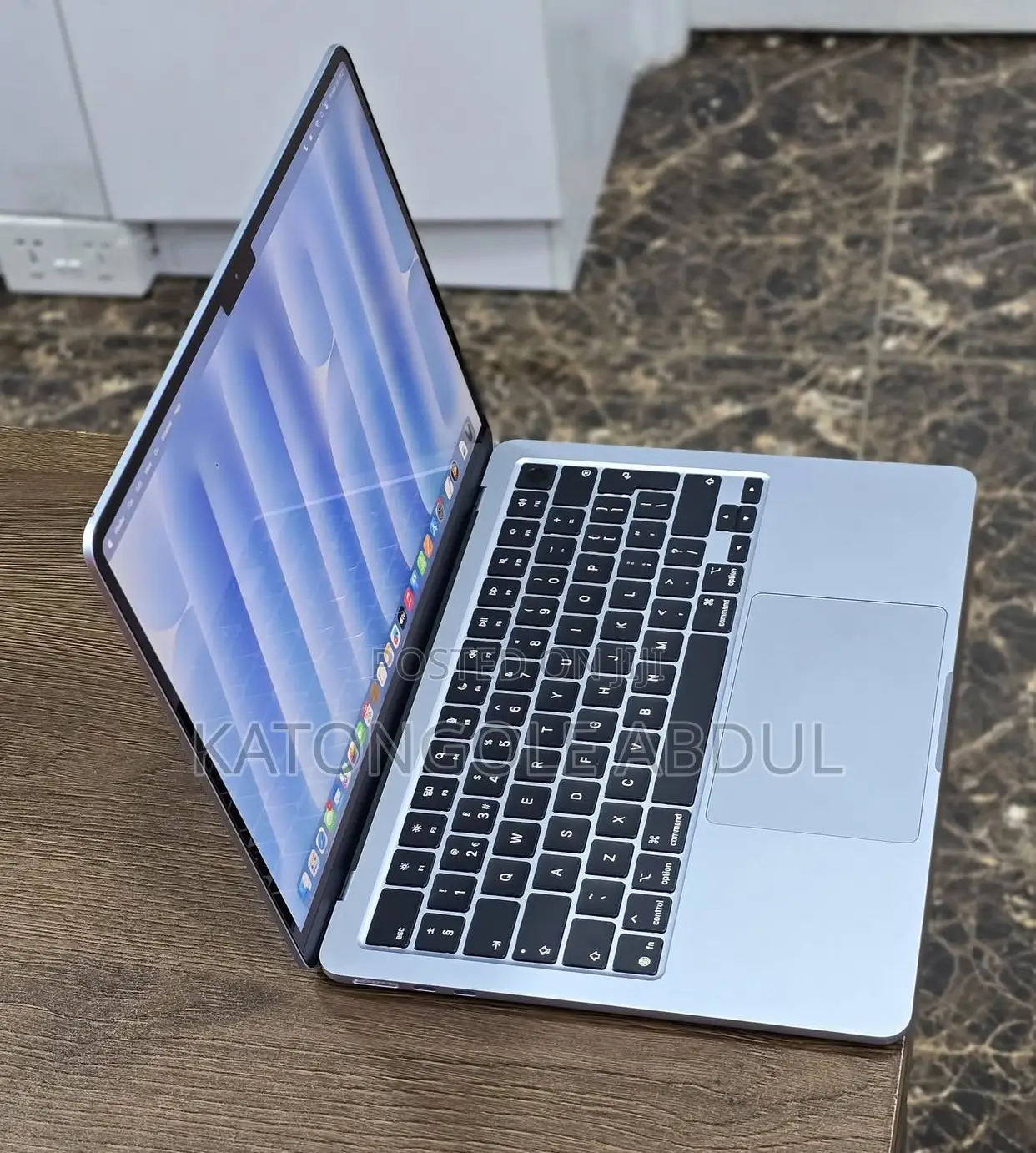 New Laptop Apple MacBook Air 2025 M4 13-inch 16GB Apple M4 SSD 512GB