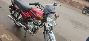 Bajaj Boxer 125 2025 Red