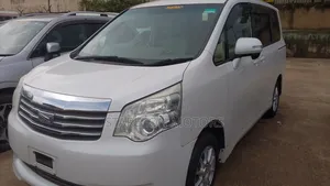 Toyota Noah 2.0 158hp AWD (8 Seater) 2012 White