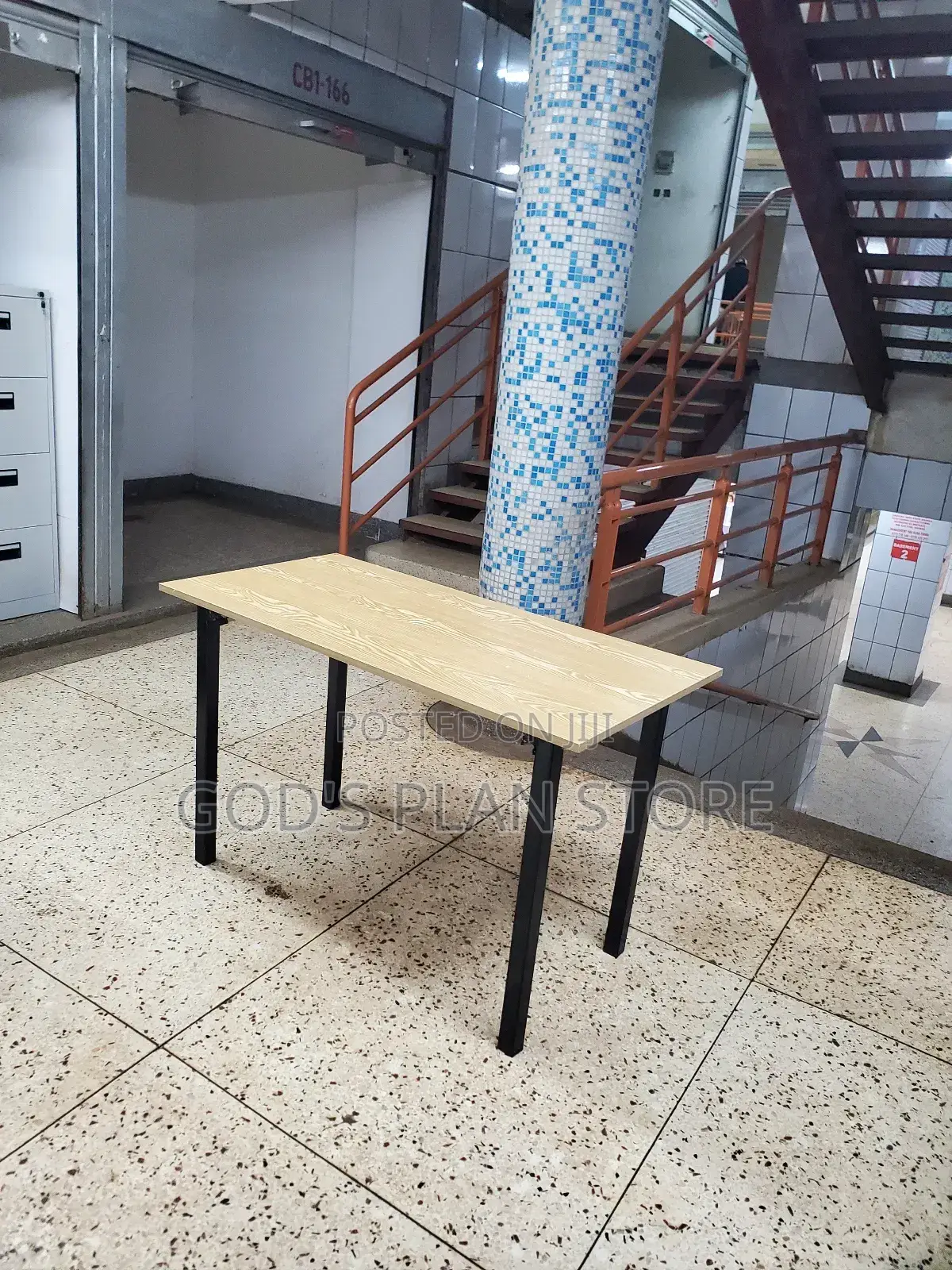 120cm ×60cm Restaurant Wooden Table With Metallic Legs Foldable