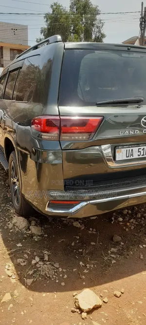 Toyota Land Cruiser 4.6 V8 ZX 2016 Green