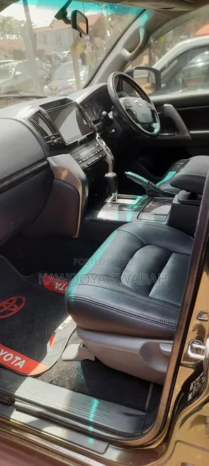 Toyota Land Cruiser 4.6 V8 ZX 2016 Green