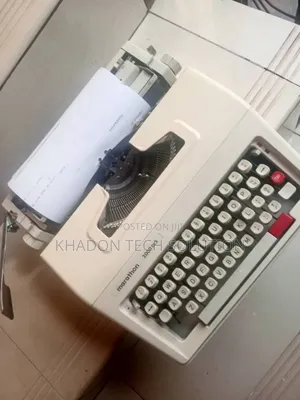 Type Writer Manual Marathon 2000 DLX Portable Typewriter