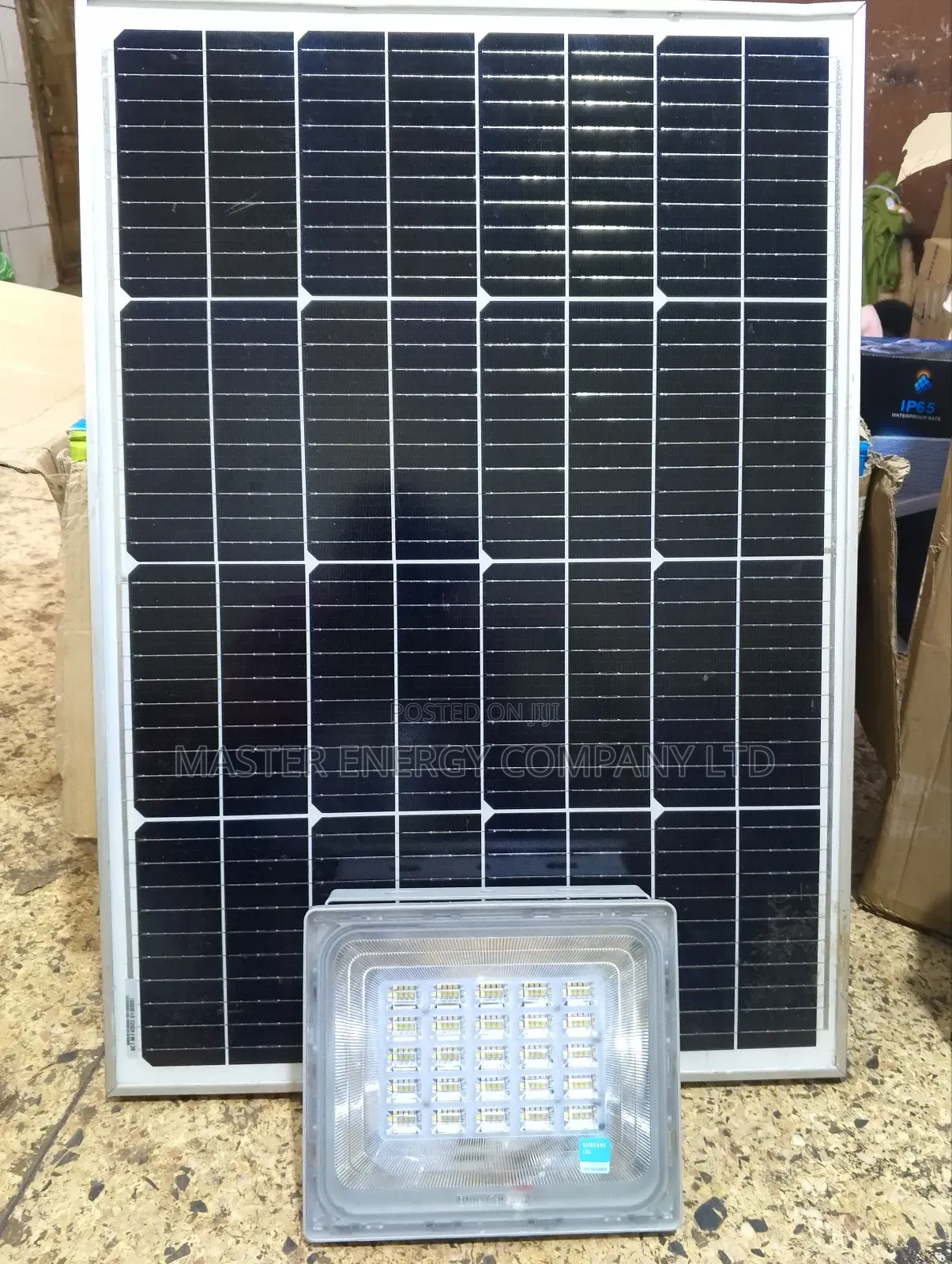Blue Carbon Solar Flood Light 300w