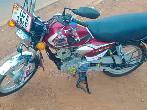 TVS HLX 125 2022 Red