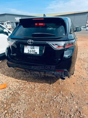 Toyota Harrier 2.0 2017 Black