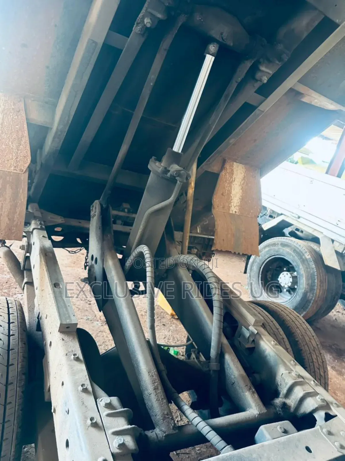 Isuzu Truck Short