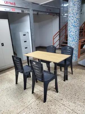 Plastic Chairs and Table Plastic Chairs and Table (Hotels/Bar/Cafe)