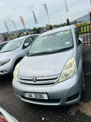 Toyota ISIS 1.8 G 2WD 2010 Silver