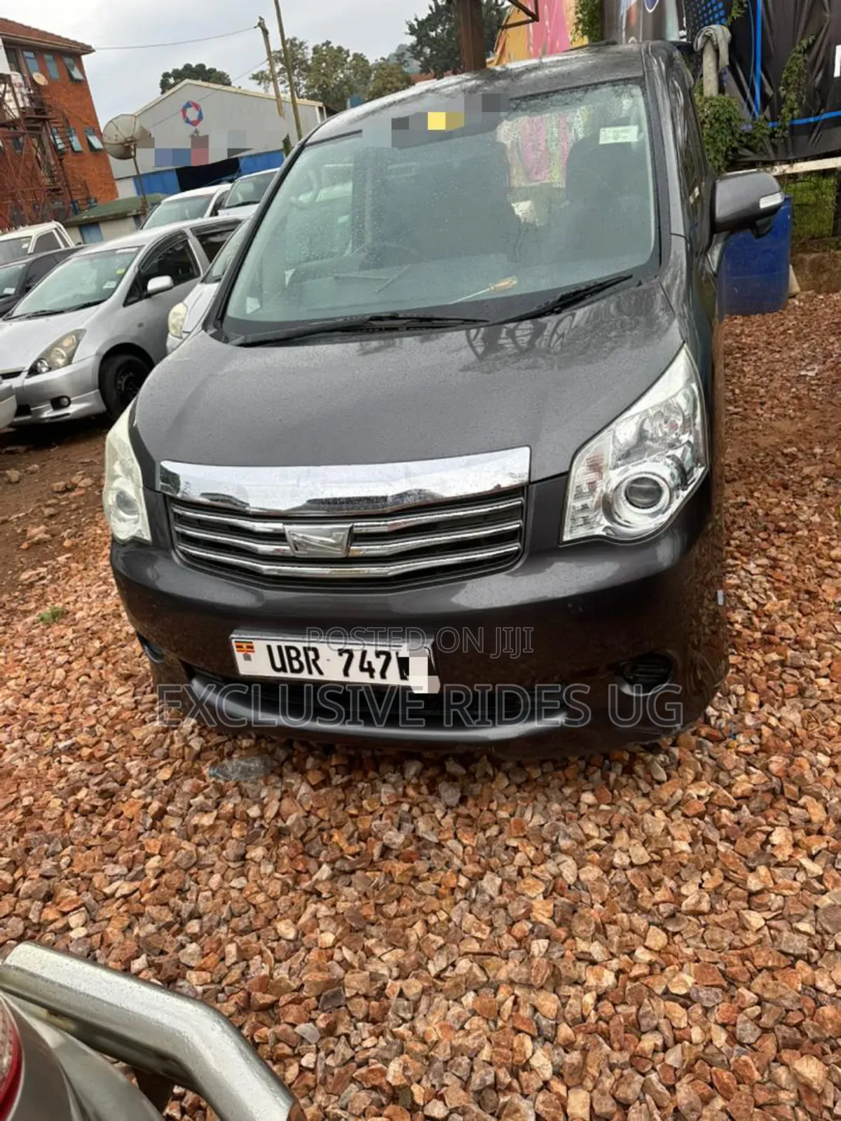 Toyota Noah 2.0 143hp FWD (7 Seater) 2011 Gray