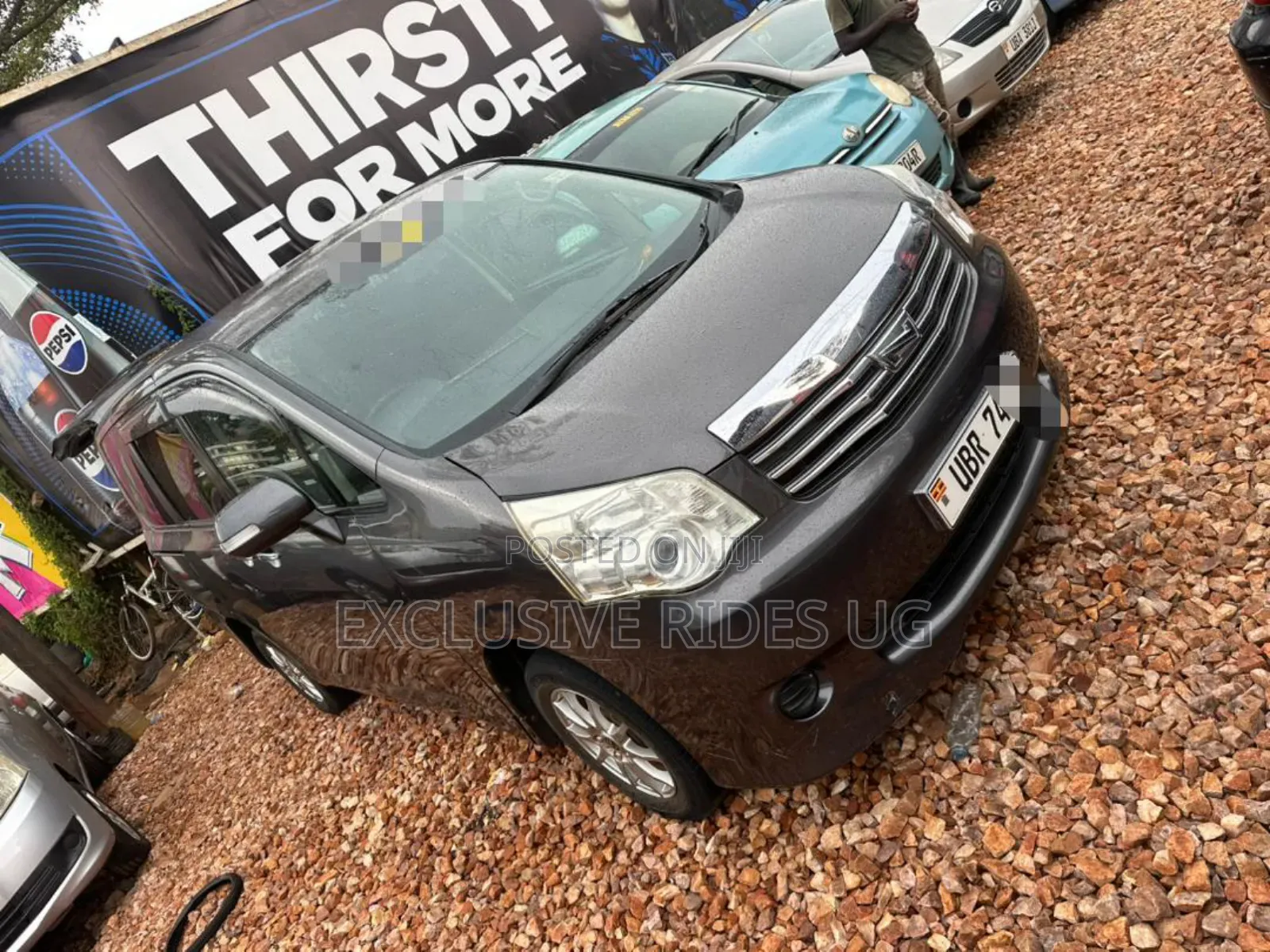 Toyota Noah 2.0 143hp FWD (7 Seater) 2011 Gray