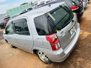 Toyota Raum 1.5 AWD 2010 Silver