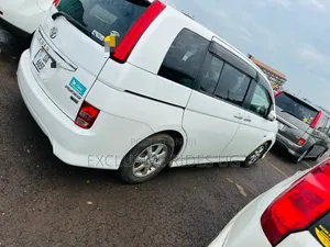 Toyota ISIS 1.8 G 2WD 2010 White