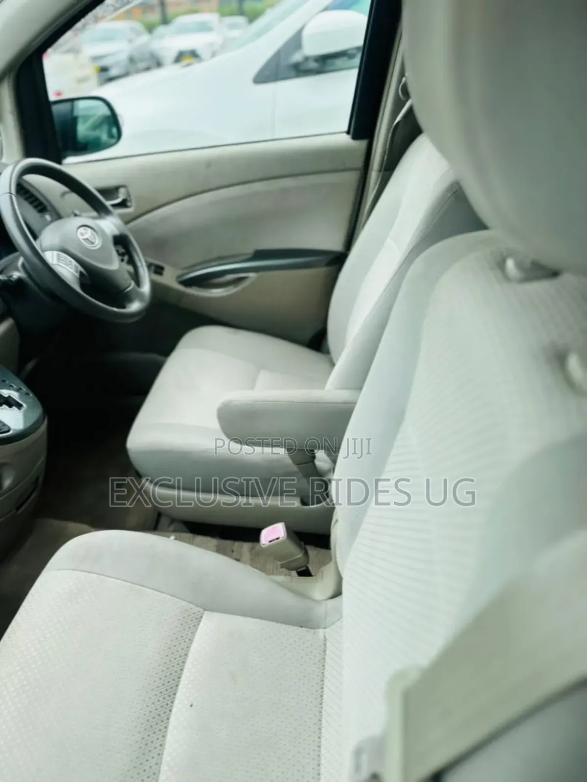Toyota ISIS 1.8 G 2WD 2010 White