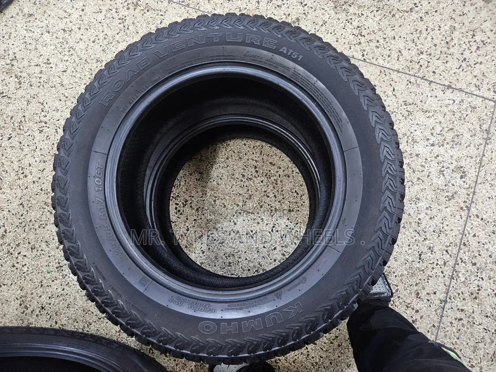 225 65 R17 Kumho Japan Tires Always Gd and Ready to Go Any Were.