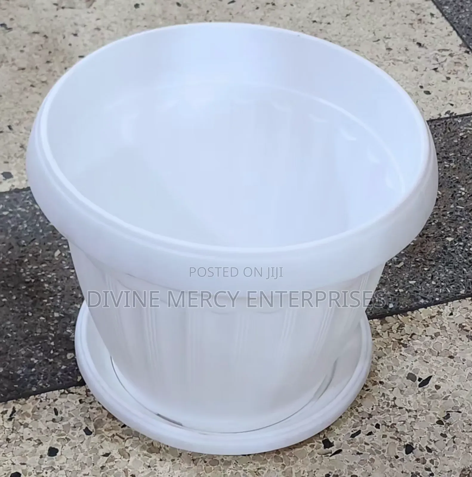 Round Flower Pot With Pot Plate