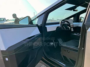 Tesla Cybertruck 2024 Gold
