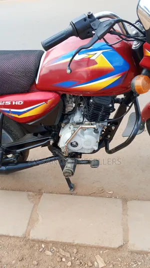 Bajaj Boxer 125 2023 Red