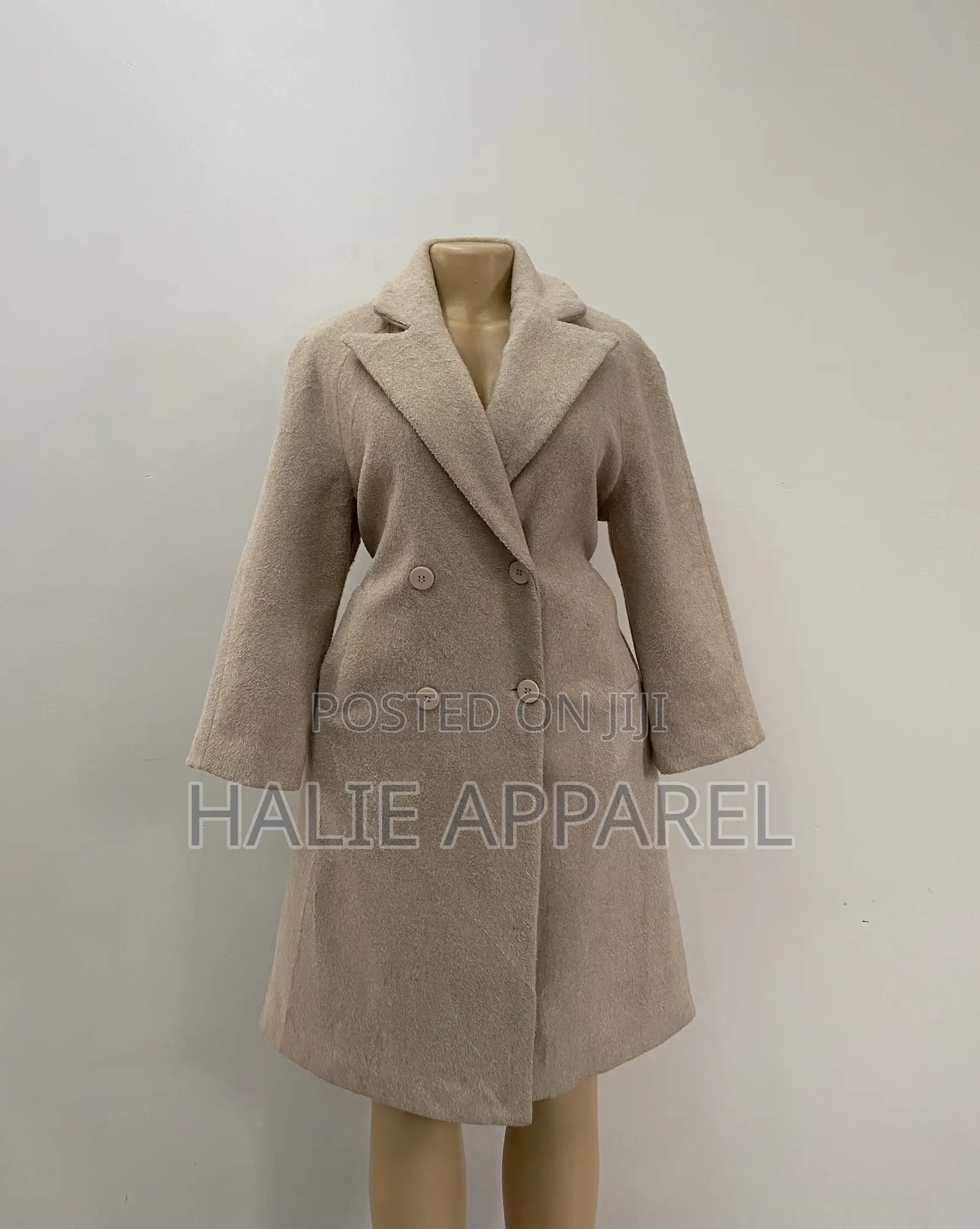 Ladies Blazers / Trenchcoats / Overcoats .