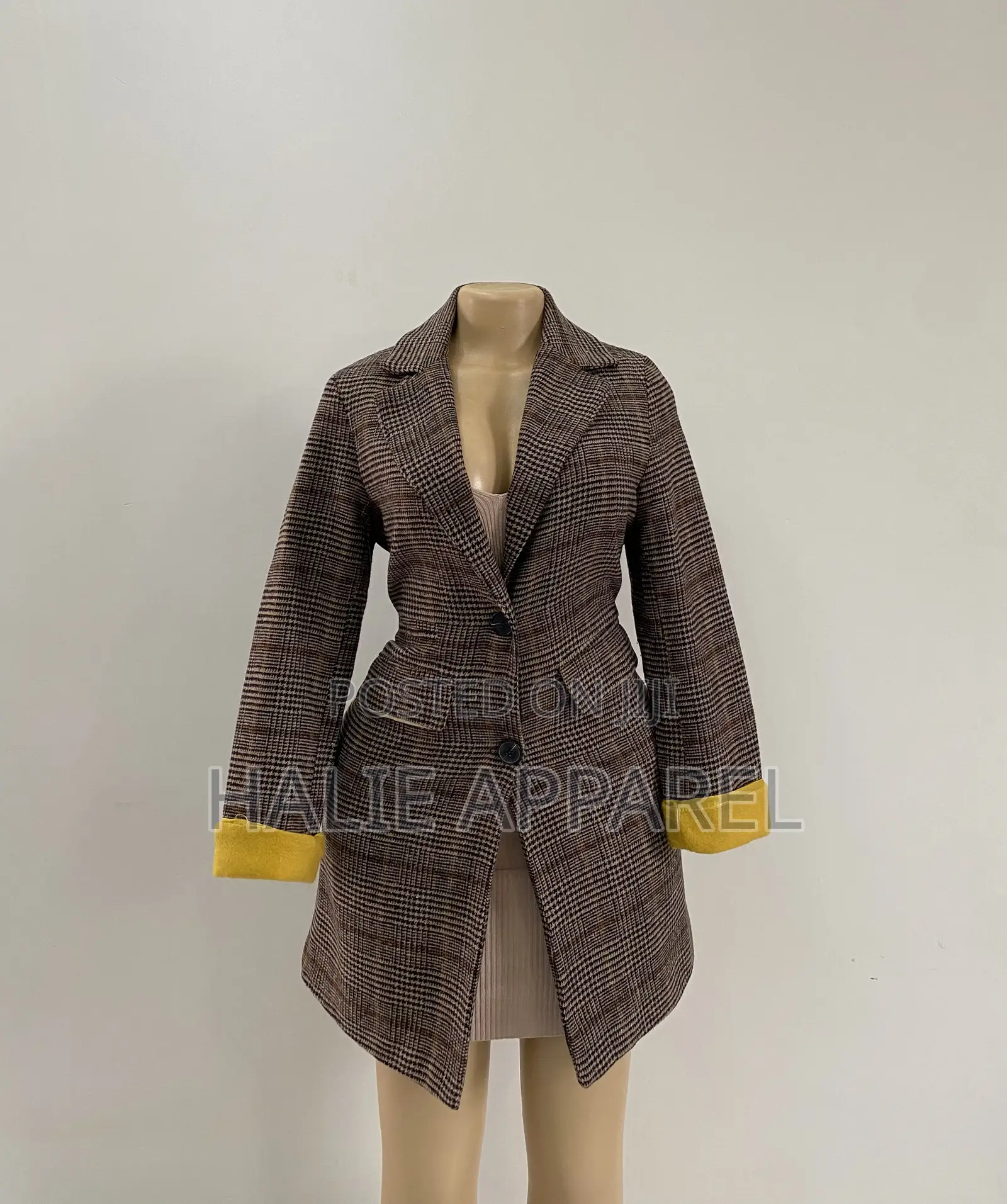 Ladies Blazers / Trenchcoats / Overcoats .