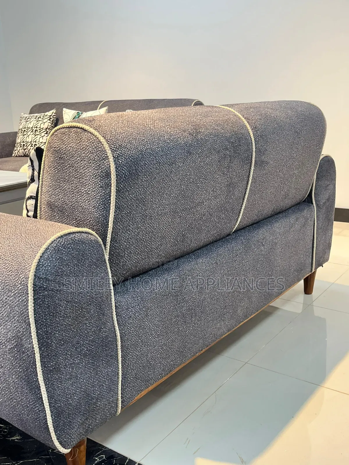Cclassy 6 Seater Sofa Set With a Luxurious Centre Table at a Good Price