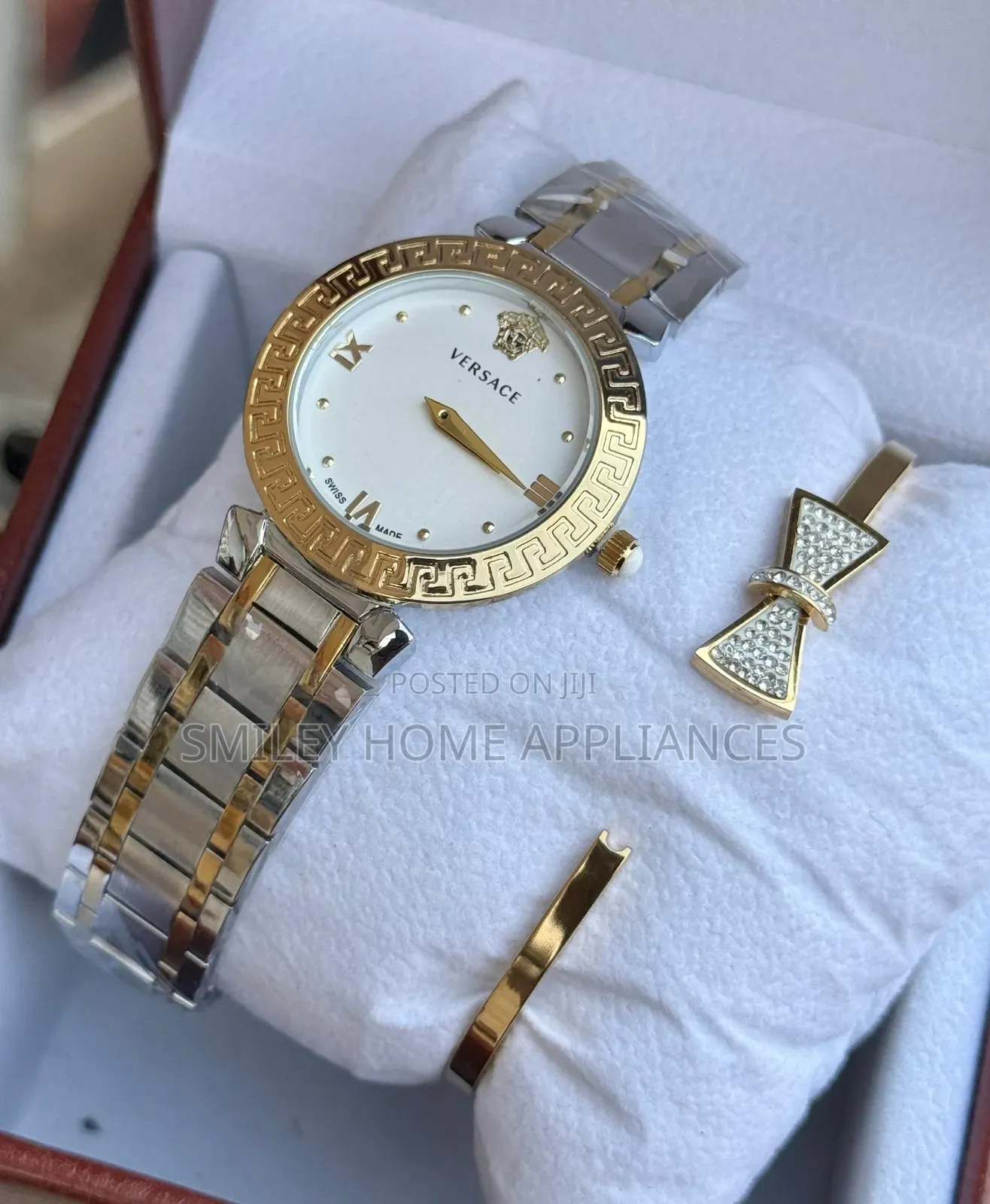 Versace Ladies' Wrist Analog Time Piece With a Bracelet at 20% Discount
