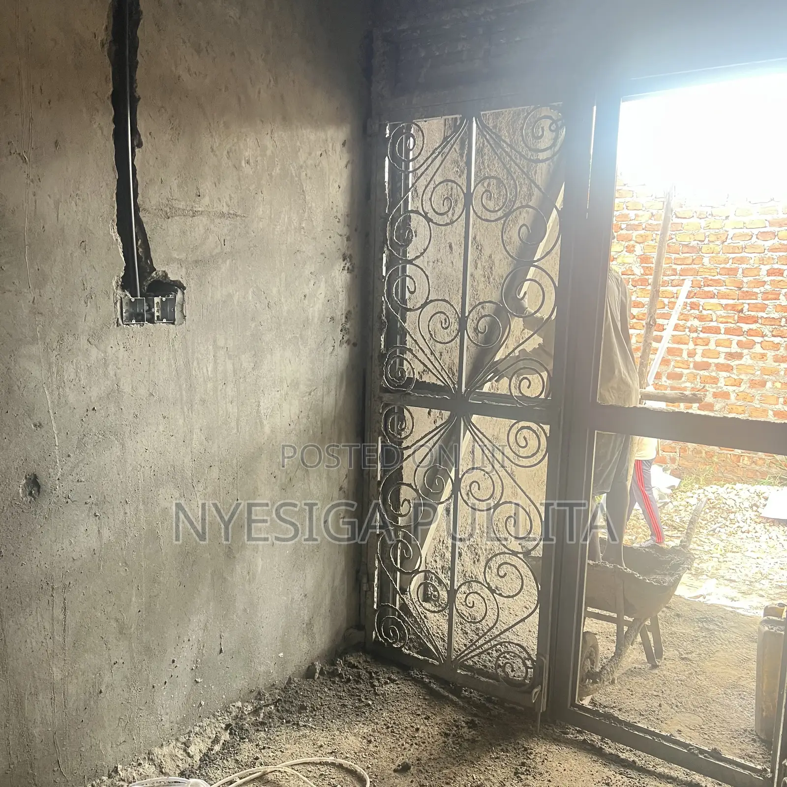 Plastering, Moeldings and Finishing Works In