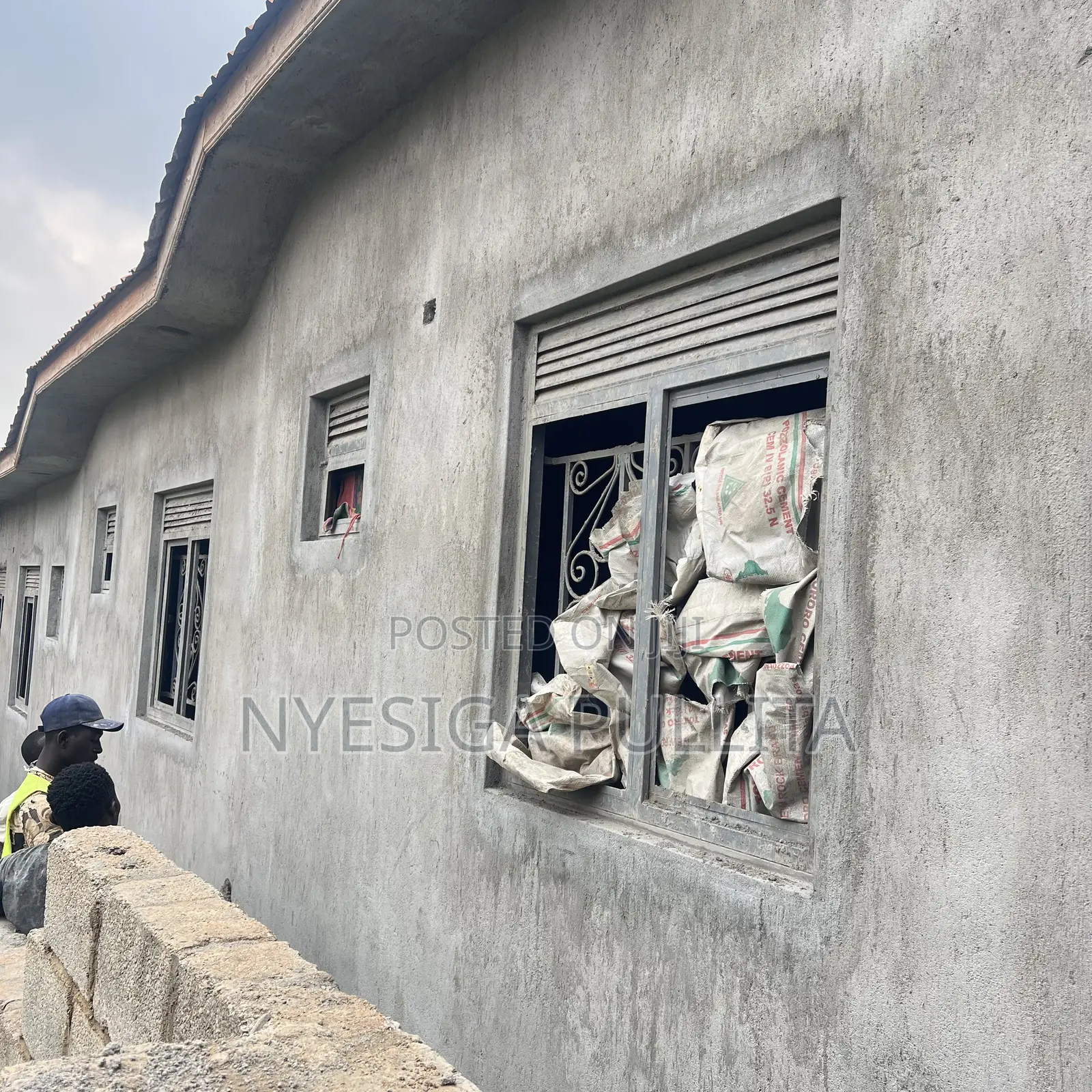 Plastering, Moeldings and Finishing Works In