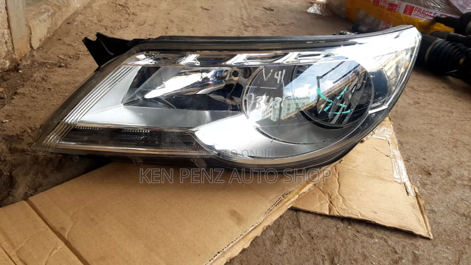 Headlamp Volkswagen Tiguan 2009 - 2011