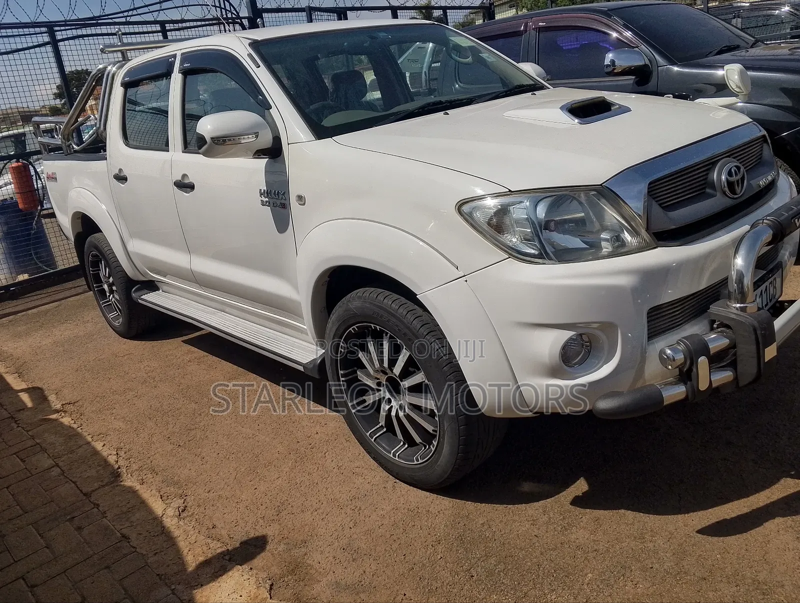 Toyota Hilux 2010 White