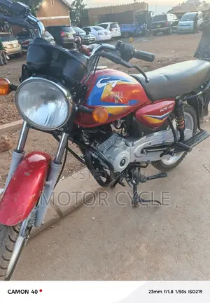 Bajaj Boxer 125 2025 Red